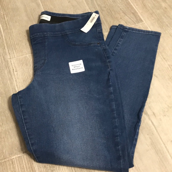 Old Navy Denim - NEW WITH TAGS Old Navy super skinny women’s jeans